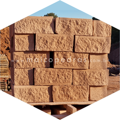 Pedras grés direto da pedreira para alicerce ou muro em Gravataí